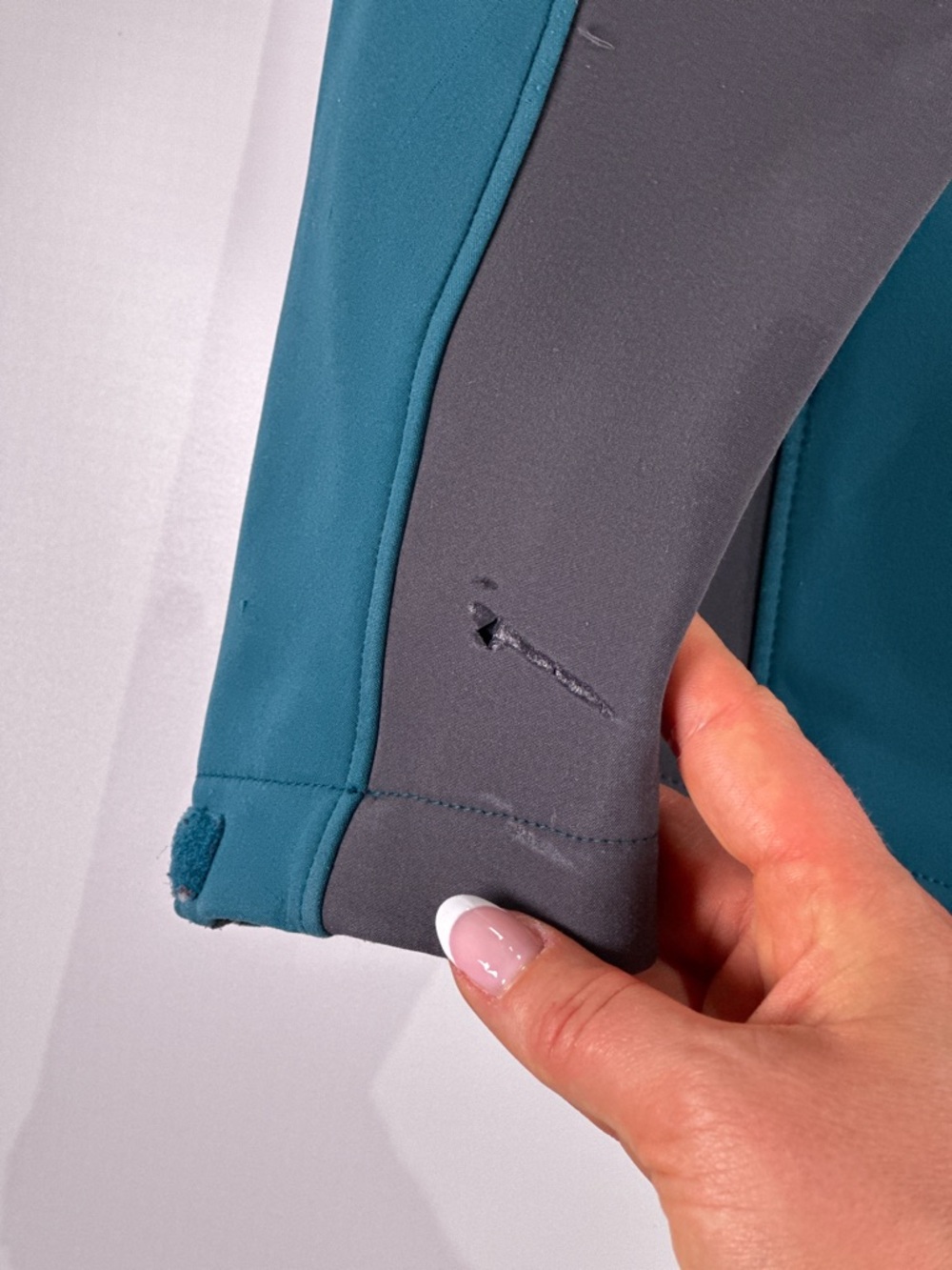 REI Womens XS Gorpcore Softshell Hooded Jacket Teal Gray Colorblock Y2K - Picture 6 of 11